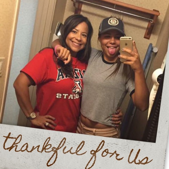 Meet your Posh Ambassador, Sandy🌹 - Picture 6 of 11